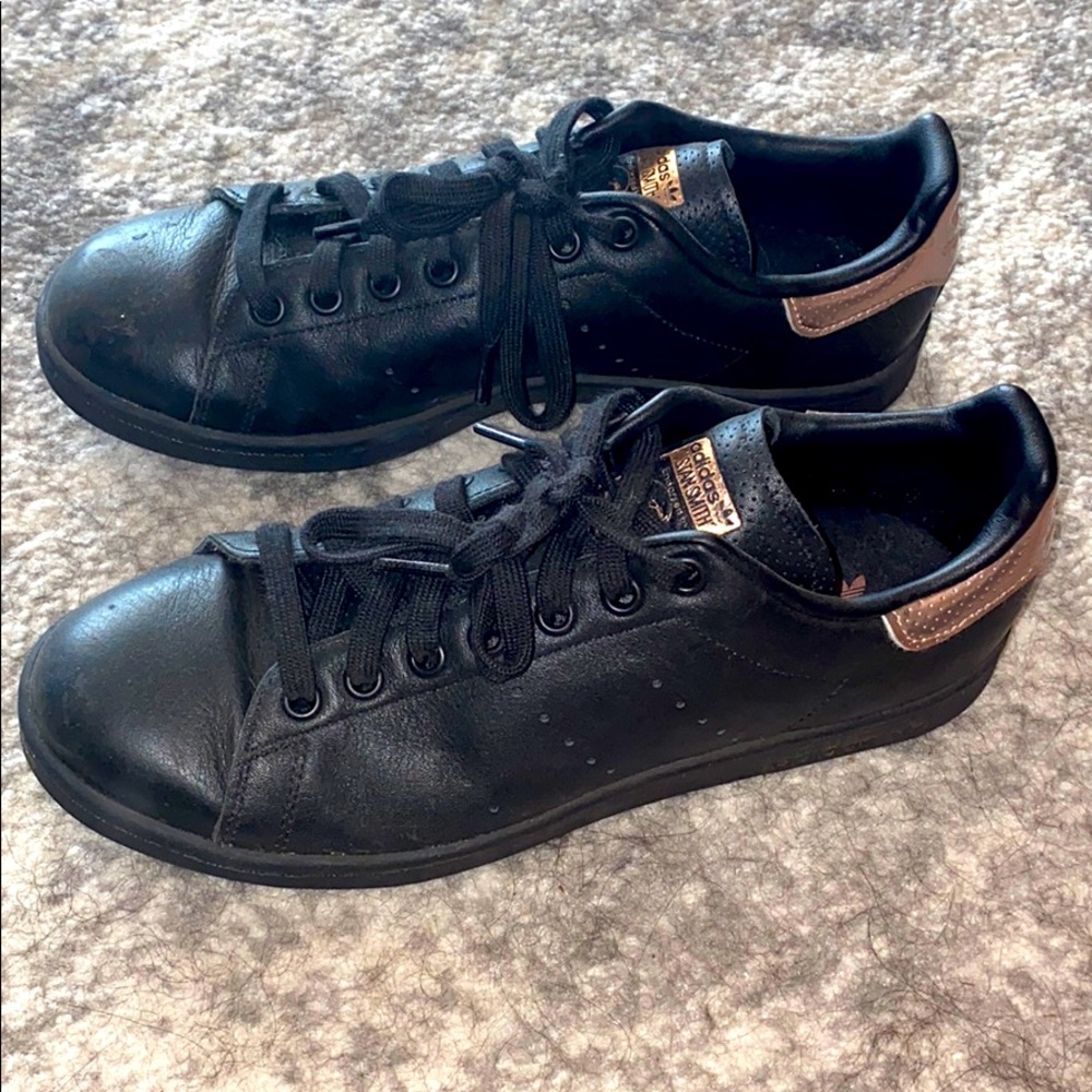 Stan Smiths (black and rose gold)